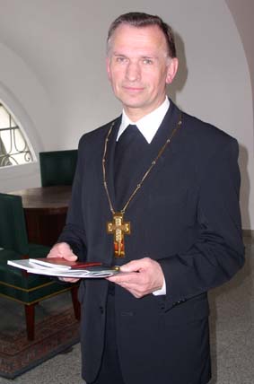 Biskup Valentin Pozai